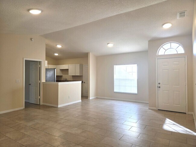 Foto del edificio - 3/2 on Large Lot Available Now