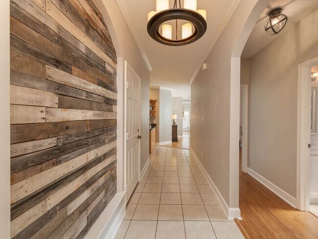 Foto del edificio - Beautiful 3 bedroom town home for rent Aug...