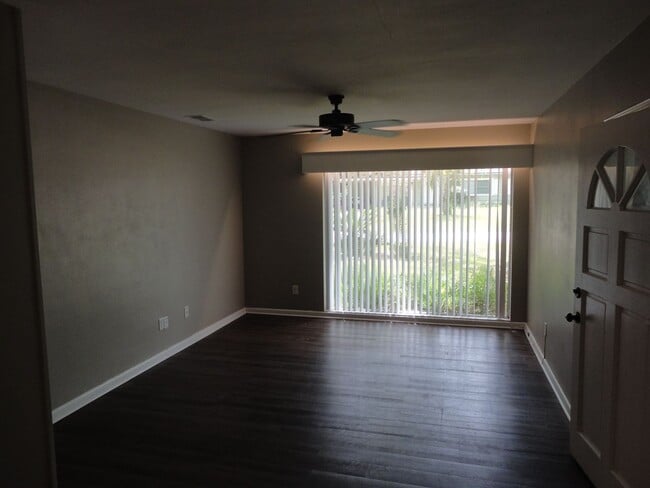 Building Photo - 401 NW 36th Ter