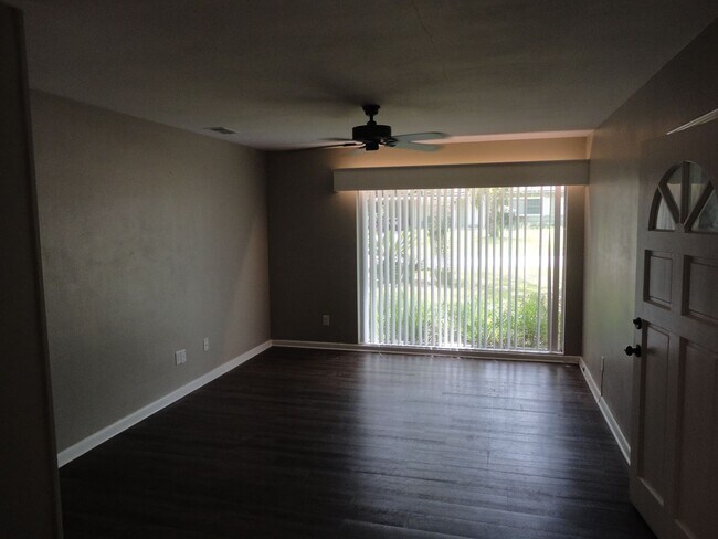 Foto del edificio - 401 NW 36th Ter