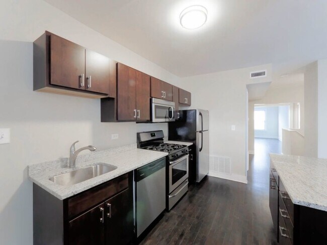 Building Photo - 3251 N Damen Ave