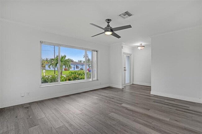 Building Photo - 2522 SW 11th Ct