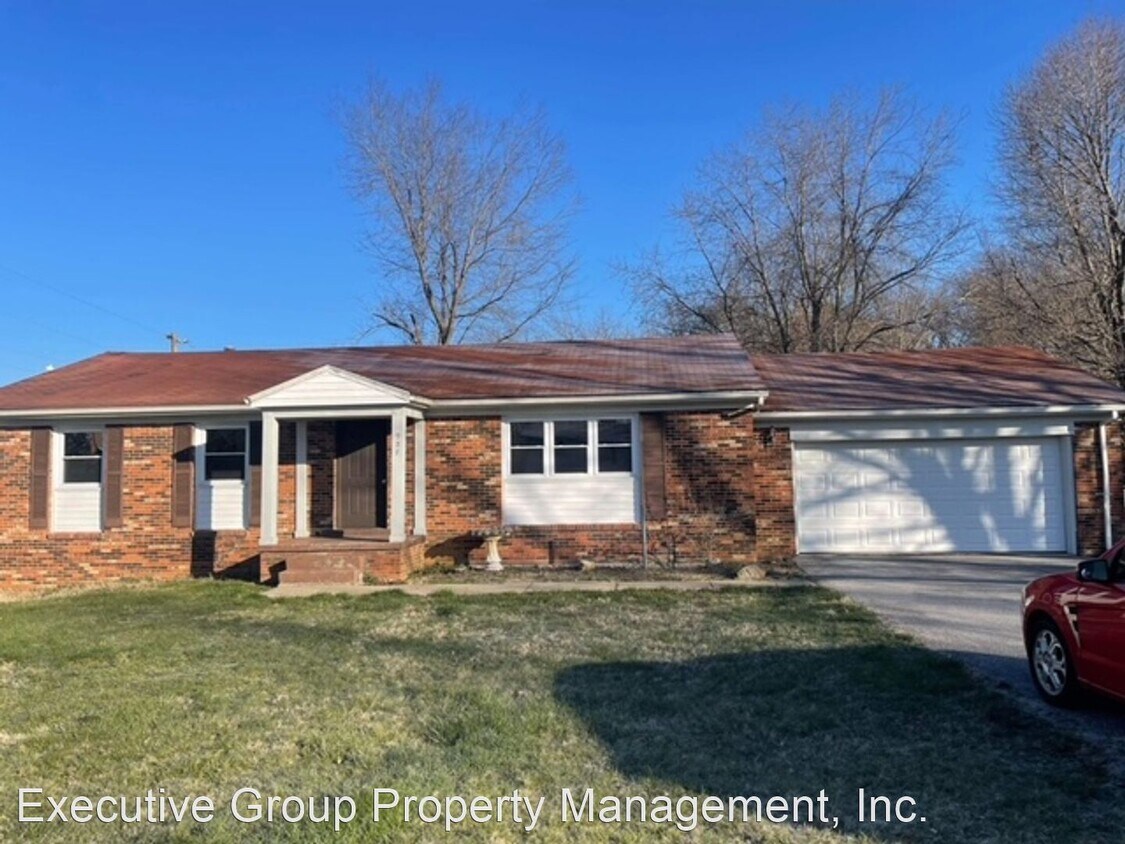 3 br, 2.5 bath House 927 FAIRVIEW CIRCLE House Rental in Radcliff