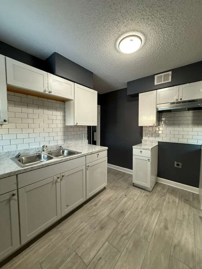 Building Photo - 1266 Russwood Rd