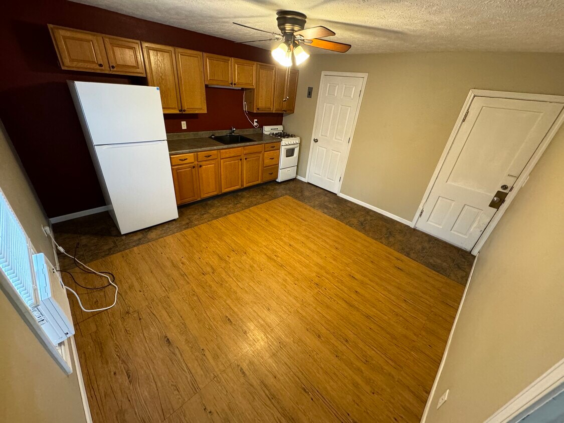 1011 Fremont St Unit 301, Manhattan, KS 66502 Apartments in Manhattan, KS