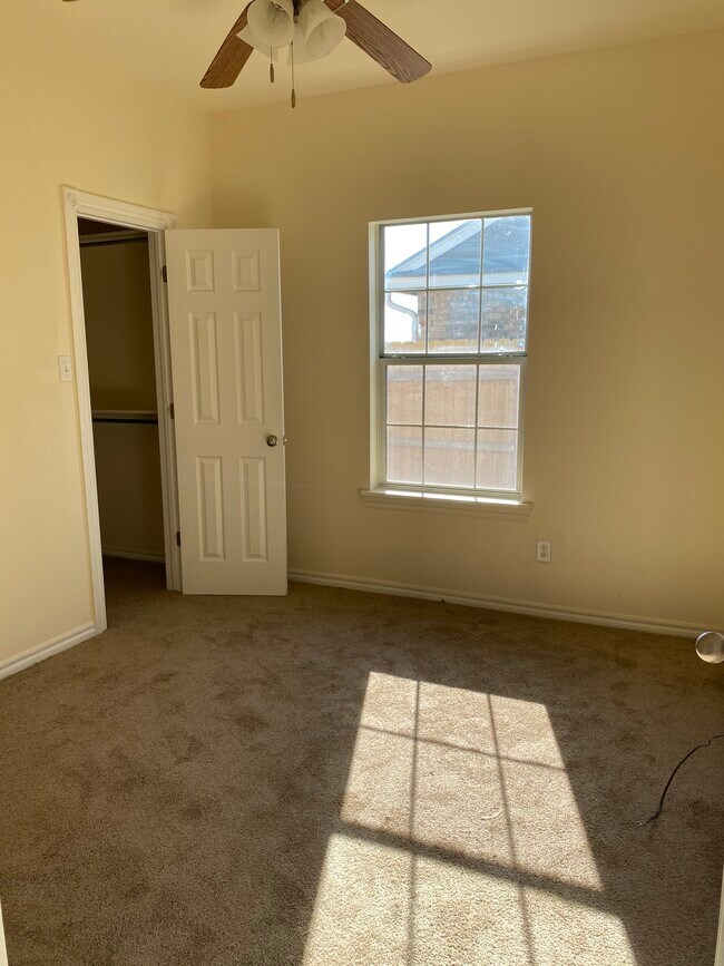 Building Photo - 127B bluejay blvd