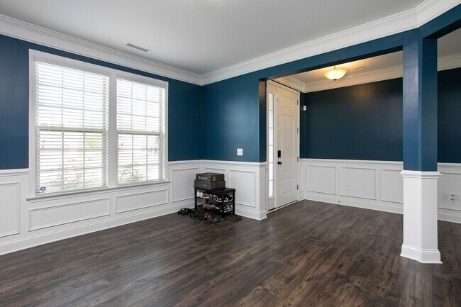 Building Photo - Gorgeous, Well Maintained, 4 Bed 2.5 Ba W/...