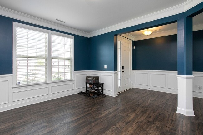 Foto del edificio - Gorgeous, Well Maintained, 4 Bed 2.5 Ba W/...