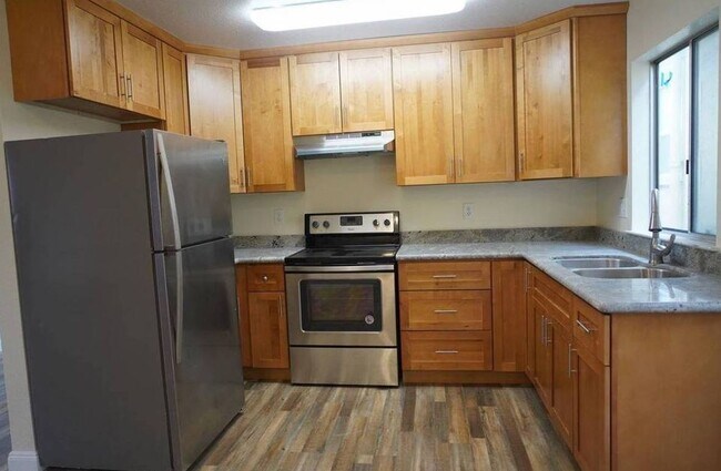 Building Photo - 605 23rd St