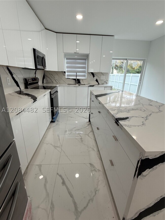 Foto del edificio - 2100 NW 102nd St