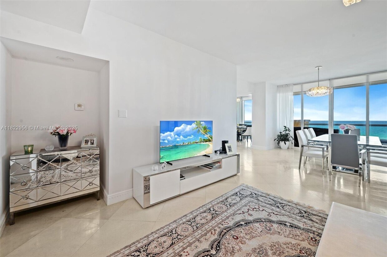 Primary Photo - 17875 Collins Ave