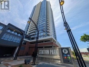 Building Photo - 15 Wellington St S