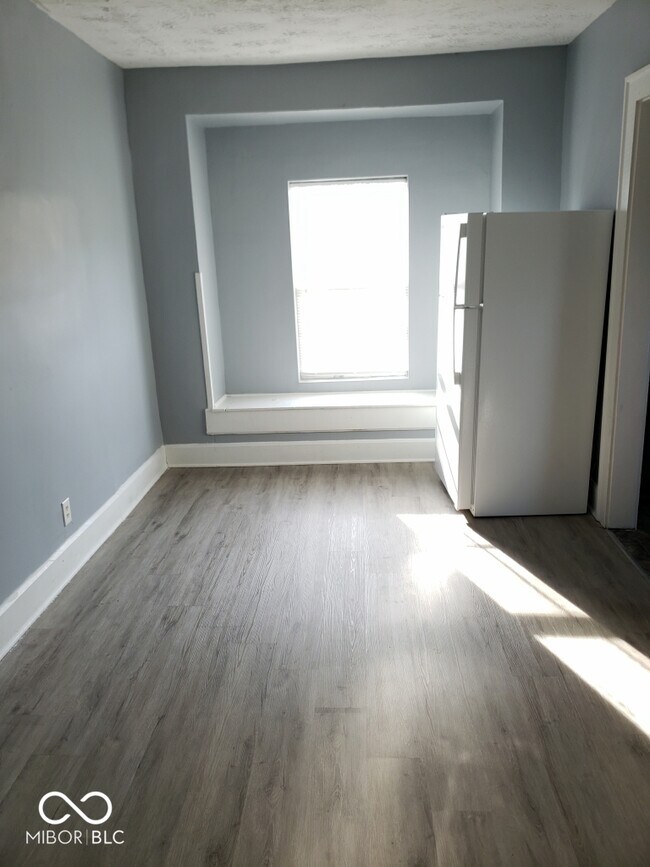 Foto del edificio - 4913 E Michigan St