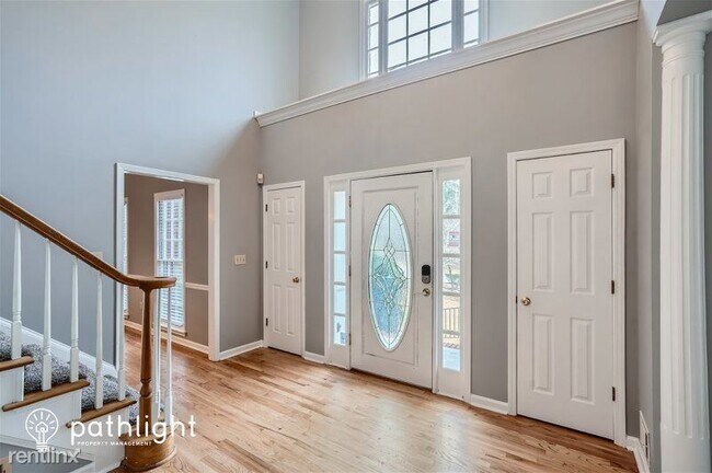 Building Photo - 6 br, 3.5 bath House - 442 Club View Dr UNIT