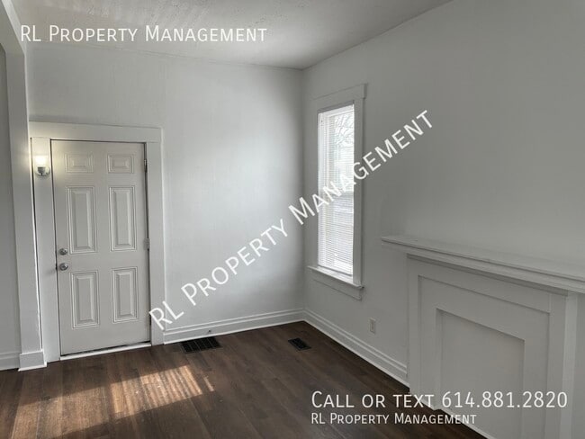 Building Photo - Studio apartment located in between German...