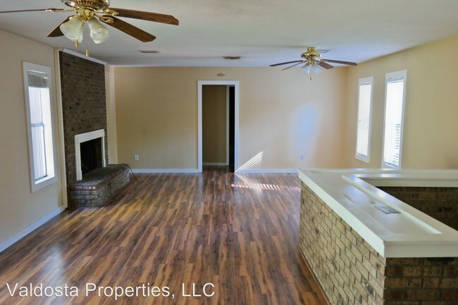 Building Photo - 2506 Rolling Hill Dr