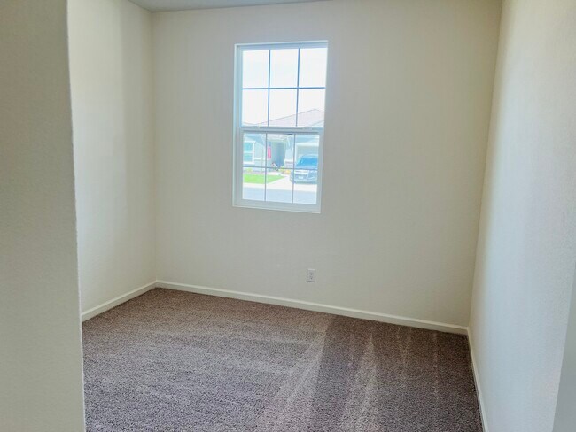 Foto del edificio - 1758 Townsend Ave