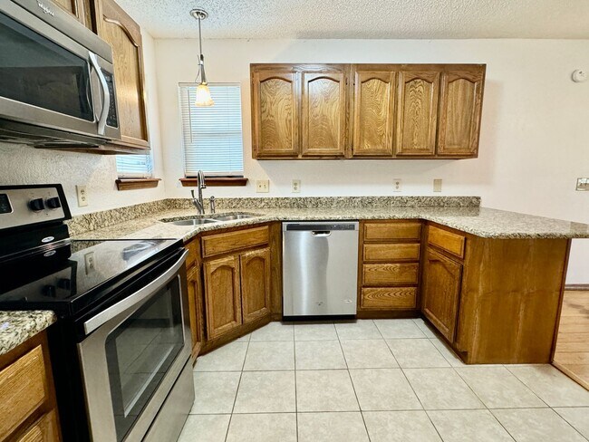 Foto del edificio - 3Bed - 2Bath House / Pet-Friendly / Availa...