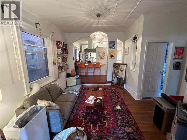 Building Photo - 207 Charlton Ave W
