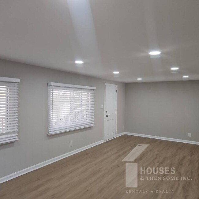 Foto del edificio - 102 Pierce Cook Rd