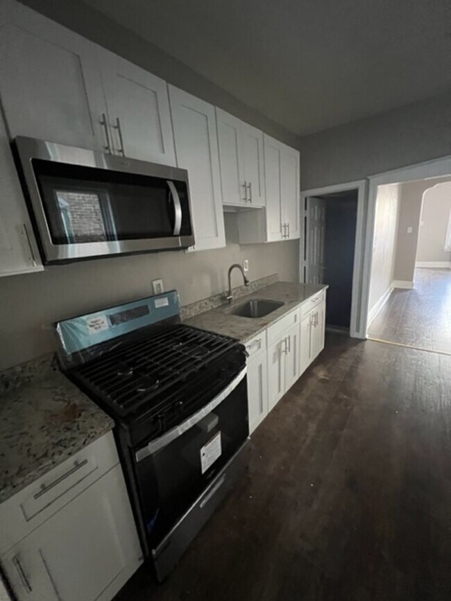 Building Photo - BEAUTIFUL 3 BD 1.5 BATH HOUSE NOW READY TO...