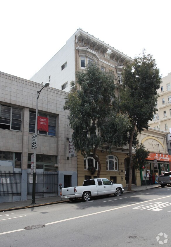 Building Photo - 665 Geary St