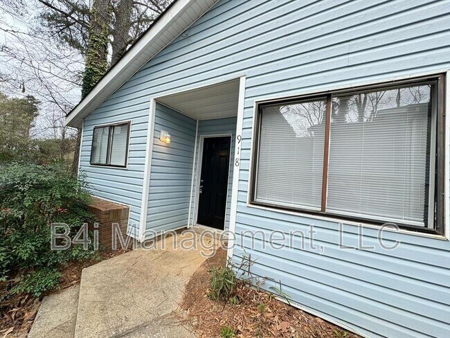 Foto del edificio - 918 Lakewood Ln