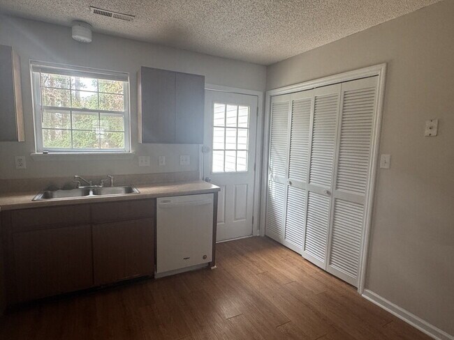 Foto del edificio - 106 Glenside Ct