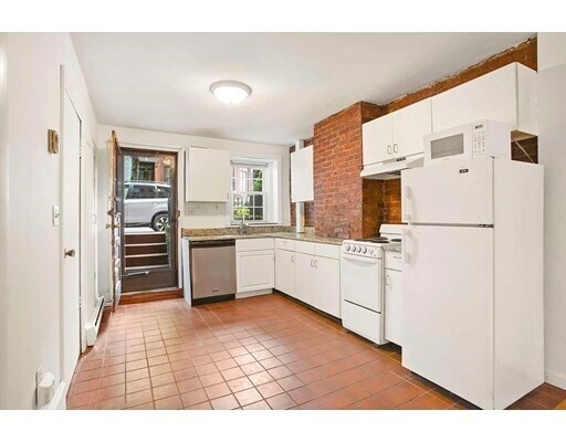 Building Photo - 15 Appleton St