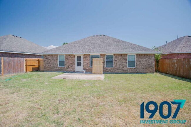 Foto del edificio - Sacious 4-Bedroom Home with Open Layout!