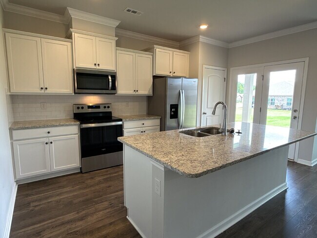 Foto del edificio - "Charming 3-Bedroom Retreat with Granite Elegance in Huntsville!"