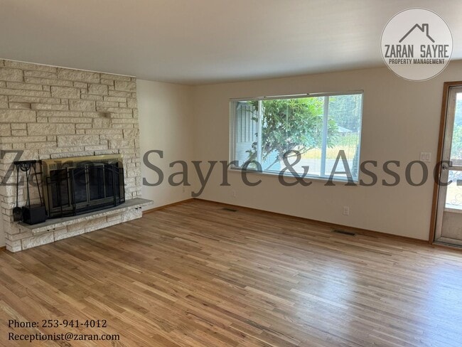 Building Photo - 215 - Perfect Location! Three Bedroom Charmer