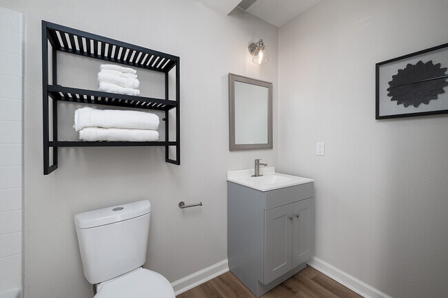 Foto del edificio - 1528 E Devine St