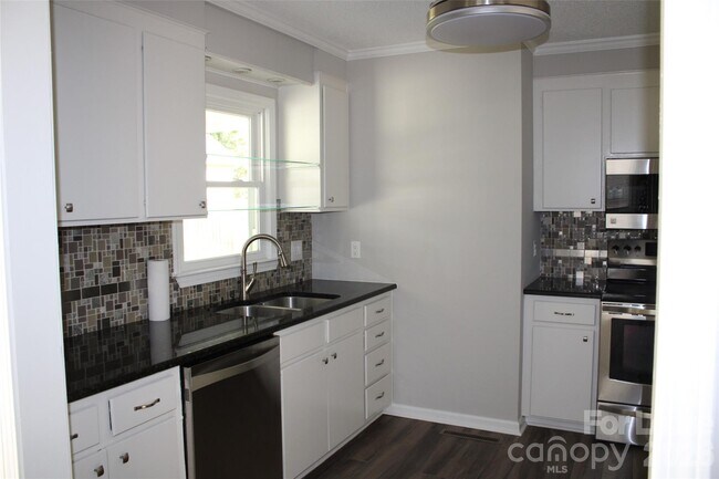 Foto del edificio - 2212 Crosswinds Ct