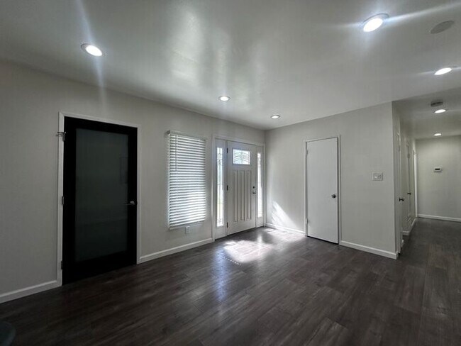 Foto del edificio - Finally A Home that Adapts to Your Lifestyle