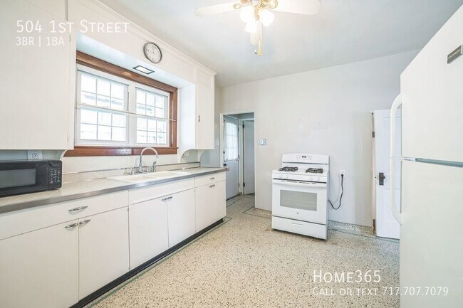 Building Photo - Precious 3 bed 1 bath Home