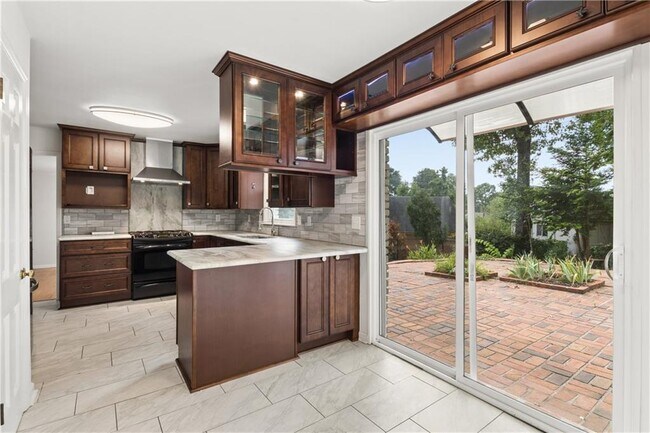 Foto del edificio - 800 Glenairy Dr NE