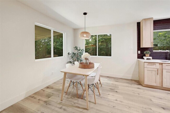 Building Photo - 5311 Regency Dr