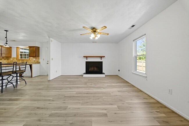 Building Photo - 1305 Reedtown Rd