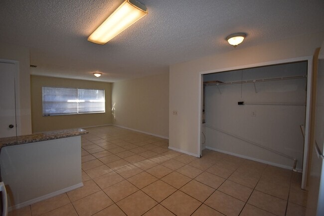 Building Photo - 2 Bed/1 Bath, Duplex in Graceville Apartme...