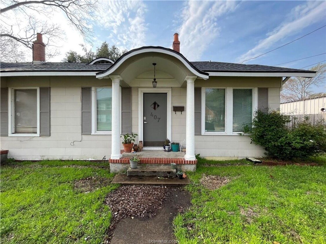 Primary Photo - Charming 2 Bed, 1 Bath Duplex for August M...