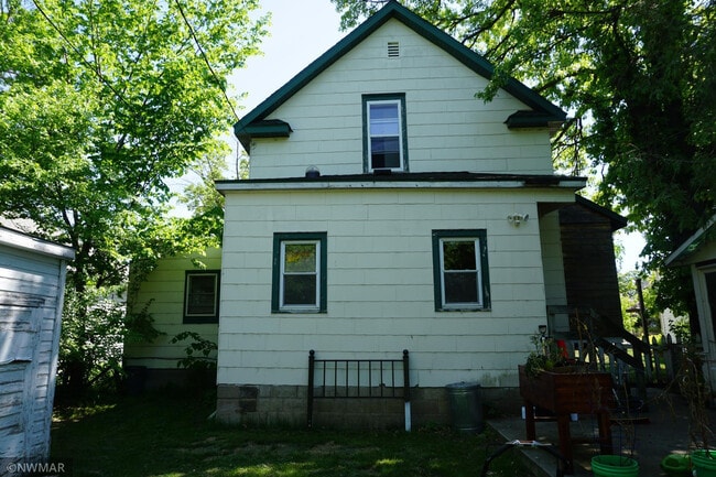 Building Photo - 911 Minnesota Ave NW