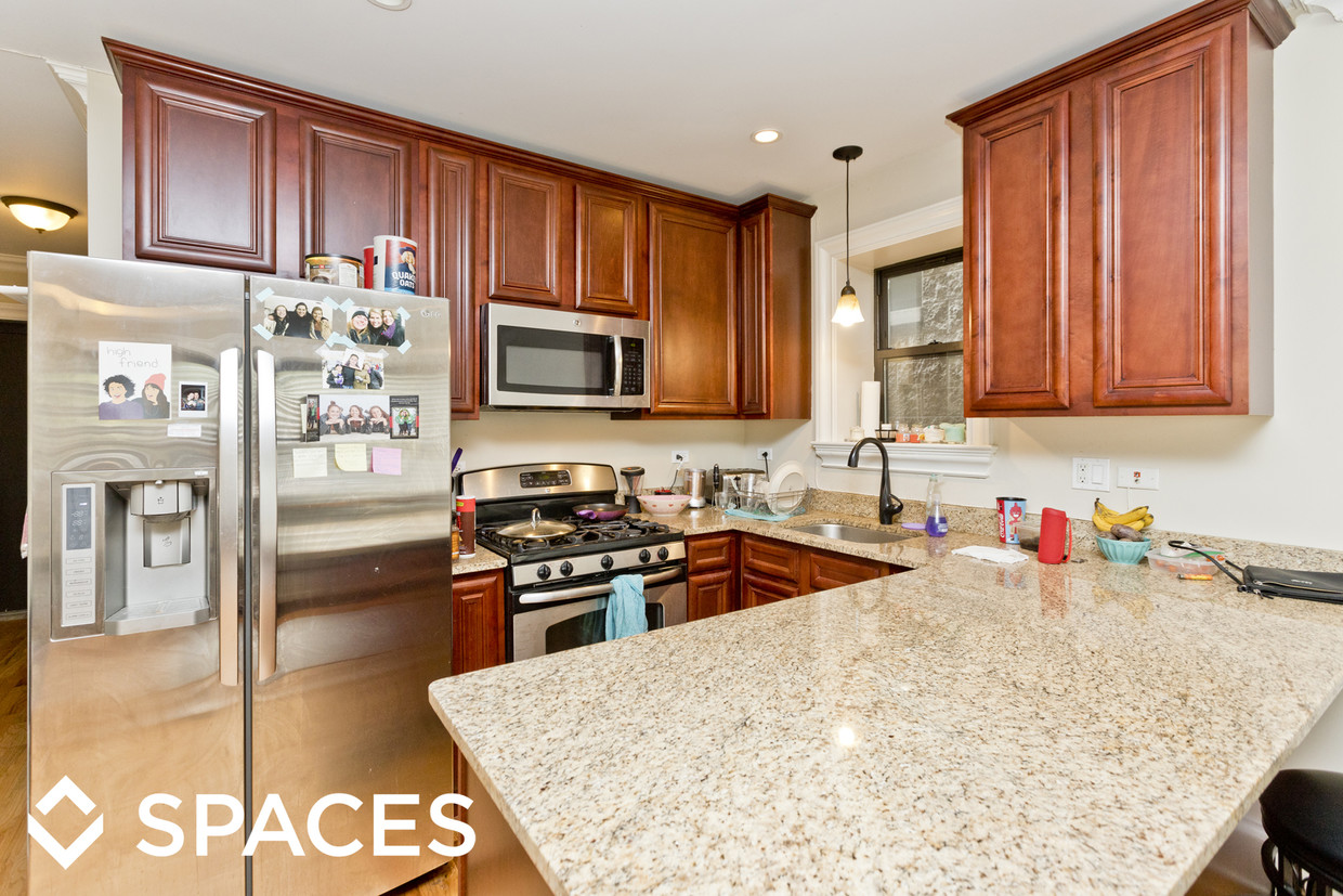Foto principal - 2214 N Seeley Ave