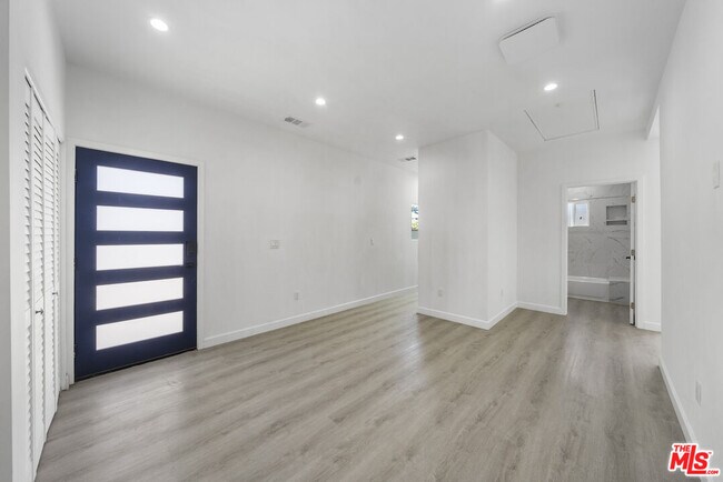 Foto del edificio - 151 N Harvard Blvd