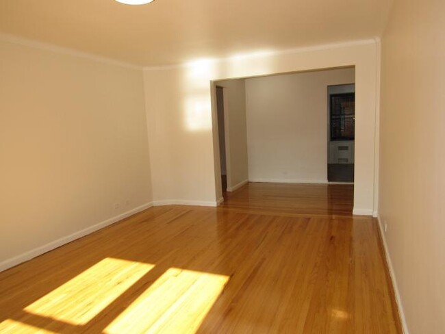 Building Photo - 2 bedroom in Flushing NY 11374