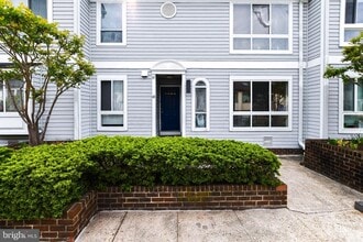 Building Photo - 49 Hawthorne Ct NE