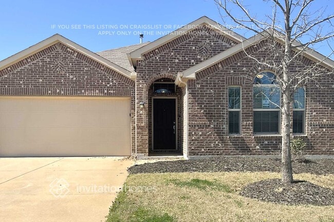 Building Photo - 1790 Alamandine Ave