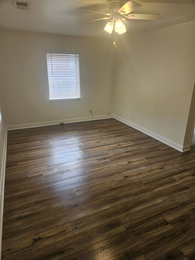 Foto del edificio - AFFORDABLE, SAFE & CLEAN Cozy 2 Bedroom Av...