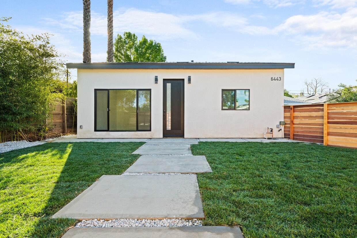 Primary Photo - 6443 Oakdale Ave