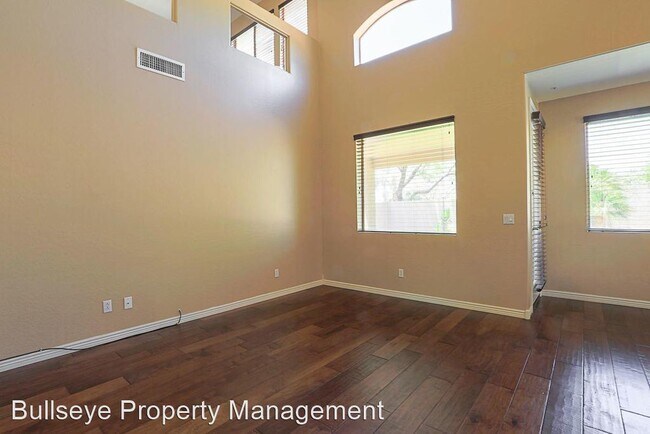 Building Photo - 4 br, 2.5 bath House - 10402 E. Saltillo Dr.